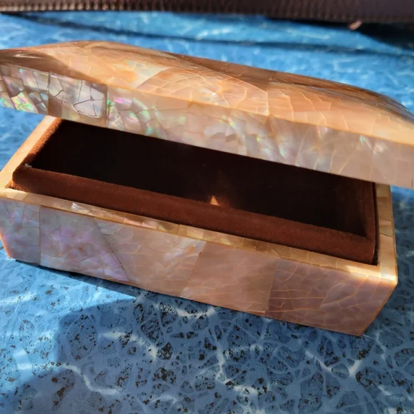 Jewelry box with beautiful shell inlay and soft velvet like interior. - Picture 7 of 7